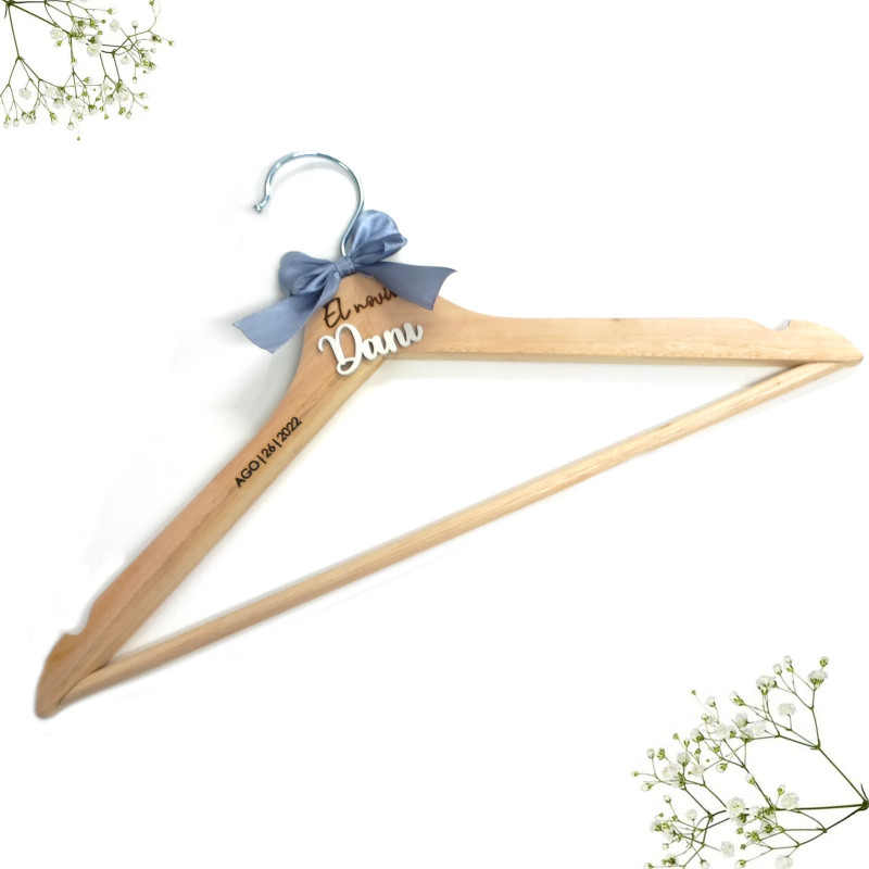 Percha novio personalizada de madera para boda con nombre